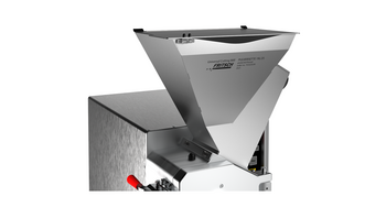 Funnel for bulk solids with sample pusher